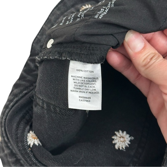 BP Black Denim Daisy Embroidered Jean Shorts Women’s 30 - Picture 4 of 6